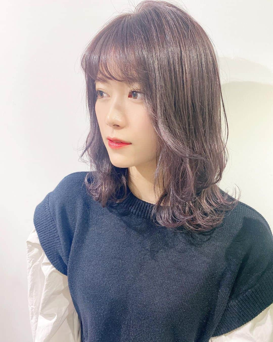 山内鈴蘭さんのインスタグラム写真 - (山内鈴蘭Instagram)「好きなカラーに出会ってしまった🤭💜 艶感と透明感のあるパープル！可愛い。2020最後に可愛くしてもらえて大満足やぁ🥰 ． ． @ryota_navile さん 本当にありがとうございました！ 2021年もよろしくです☺️⭐︎ ． ． #美容室 #原宿 #navile #ヘアカラー #パープルカラー #トリートメント #レイヤーカット  #いつもありがとう 💇‍♀️ #原宿美容室 #ヘアカラーパープル」12月29日 19時38分 - xxsuzuranxx