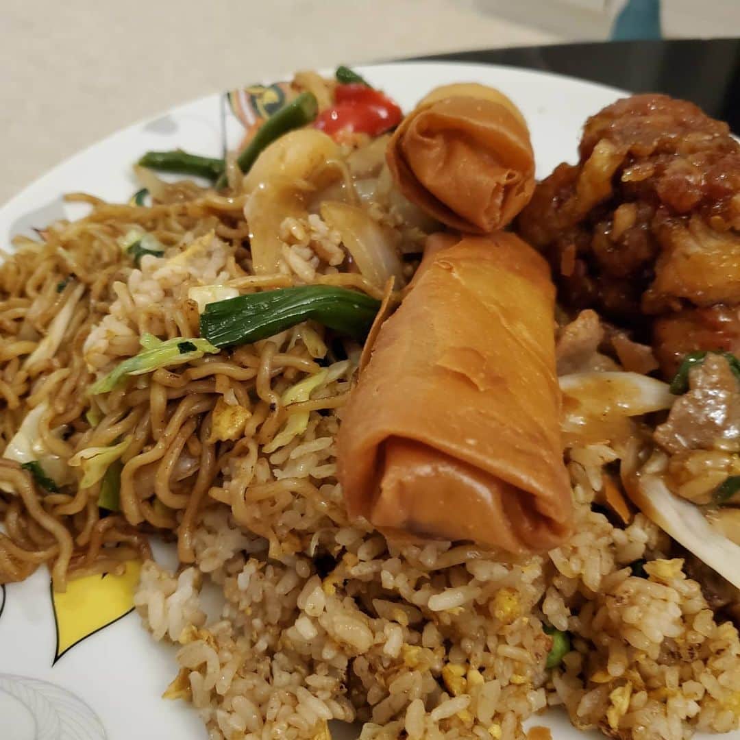 今藤霧子のインスタグラム：「The Panda Express and  favorite movies we had foa day😅」