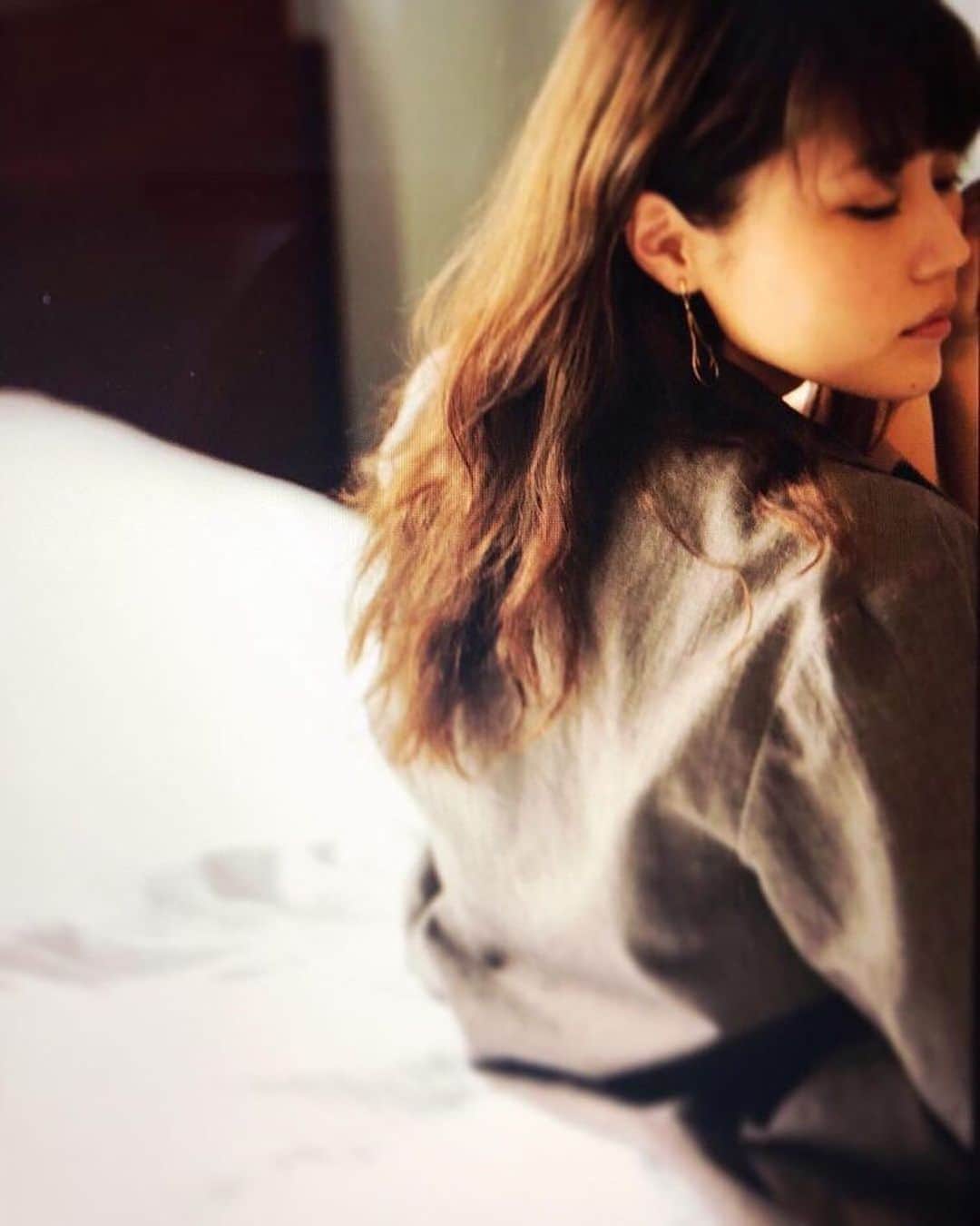 のインスタグラム：「📷❤️ . . . #有村架純 #有村架純ちゃん  #有村架純写真集 #有村架純fan  #有村架純好きと繋がりたい  #有村架純生誕祭 #有村架純可愛い  #有村架純かわいい #kasumi_arimura #arimura_kasumi #有村架純ちゃん💗  #可愛い #かわいい  #有村架純可愛い❤️  #arimurakasumi #可愛い  #kasumiarimur #Cute」