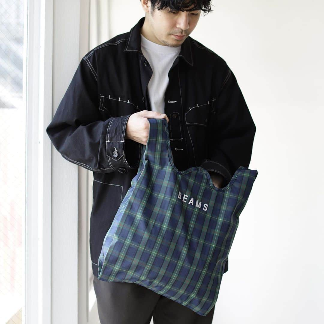 BEAMS ZAKKAさんのインスタグラム写真 - (BEAMS ZAKKAInstagram)「bPr BEAMS / "チェック ショップ バッグ"  クリスマスも終わり、今年も残すところいよいよあと3日ですね。  こちらはBEAMSのロゴが入ったチェック柄のショップバッグ。 ユニセックスでお使いいただけるので家族や恋人とシェアしても◎。 パッカブル仕様なので普段使いとしても、カバンに忍ばせてエコバッグとしても使えるのが嬉しいポイントです。  @bpr_beams  @beams_official  @beams_mens_casual   #beams #bprbeams #check #shopbag #unisex #present #gift #ビームス #bprビームス #チェック #ショップバッグ #ユニセックス #プレゼント #ギフト」12月29日 19時48分 - bpr_beams