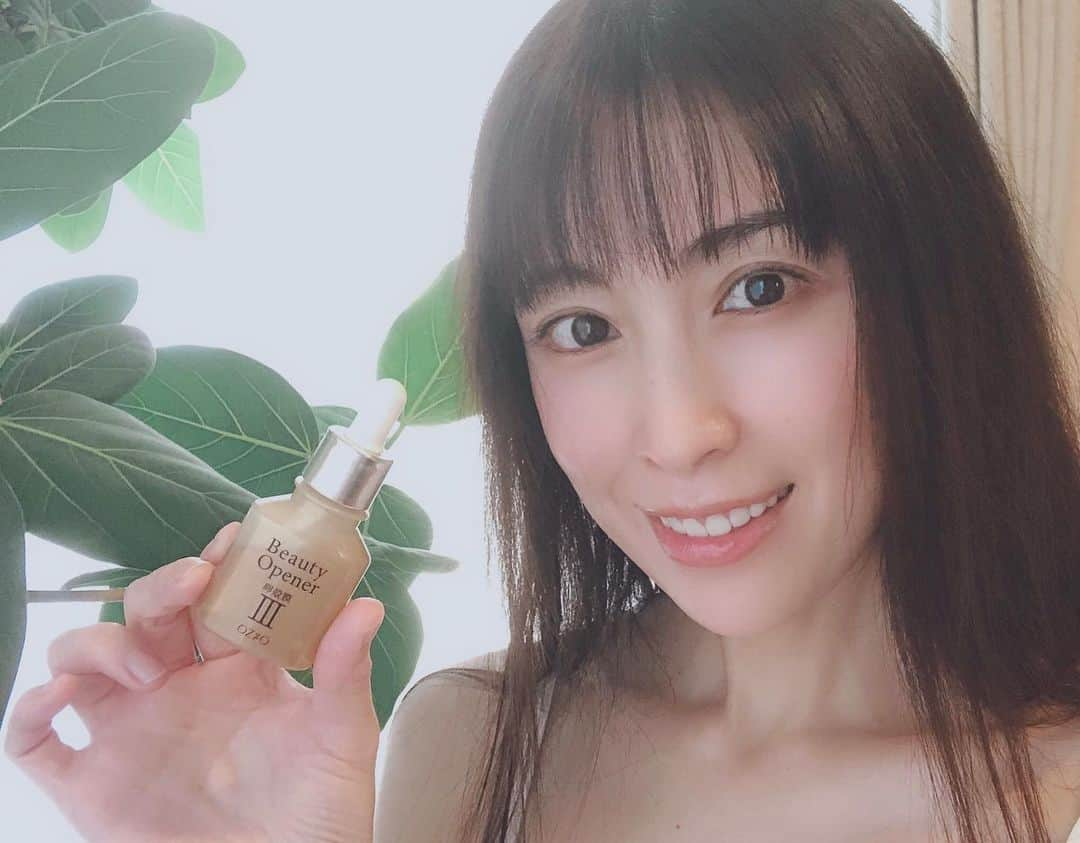 雛形あきこさんのインスタグラム写真 - (雛形あきこInstagram)「継続しているビューティーオープナーシリーズ。使い始めてから、肌の調子が本当に良い感じ！お肌の調子で気分もかわりますよね！年齢肌を感じはじめた方にはオススメです^_^ #ozio#オージオ#ビューティーオープナー#ビューティーオープナージェル #美容液#導入美容液#クレンジングバーム#卵殻膜#ビューティークレンジングバーム」12月29日 19時49分 - akiko_hinagata