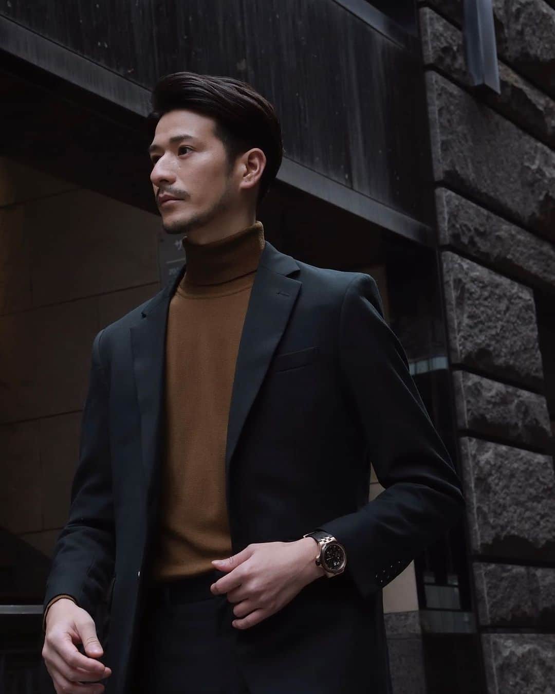 楠ダニエルのインスタグラム：「EDOX Watch﻿ ﻿ ﻿ ﻿ ﻿ ﻿ @edox_jp﻿ #EDOX﻿ #エドックス﻿ #腕時計 #時計﻿ #デルフィン﻿ #デルフィンメカノ﻿ #Urbandivers﻿ ﻿ ﻿ #モデル#撮影#フリーモデル#フリーランス﻿#suit#カジュアル#オフィスカジュアル　 #楠ダニエル#メンズファッション#秋コーデ#fashion#mensmodel#Watch#luxury﻿ #model#アラサーチェリー#メンズコーデ#suit」