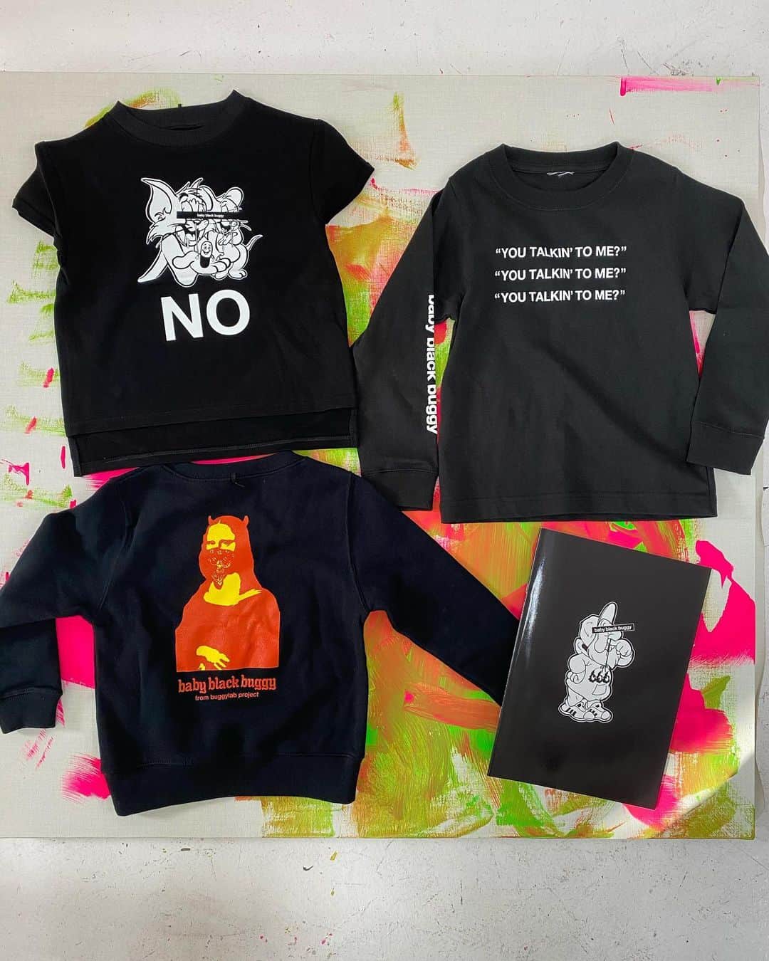 Saki さんのインスタグラム写真 - (Saki Instagram)「2021年も @babyblackbuggy  福袋販売致します🧧🧧🧧  数量限定で、早いもの勝ちです‼️  1月1日朝10:00〜発売予定⏰  Baby👶🏻60〜70サイズ Girl👧🏽60〜70サイズ　　 Girl👧🏻80〜90サイズ BOY👦🏼100〜110サイズ BOY👦🏾110〜120サイズ  こちらは全て１万円💴 で4〜5点ほど入ってます🧧  基本的にGirlの福袋以外の BabyやBOYはユニセックスなので女の子でも男の子でも着ていただけます✨✨✨  ---------------------------------  世界に1つのBUGGY ハンドペイント入り ライダースジャケット が入ったのHAPPYBAGは  S 約90〜100サイズ  M 約100〜110サイズ  ¥20000 🧧 で５点入ってます✨✨　　  初めてbbbデビューする方には かなりおススメのHAPPYBAGです🤍🖤🤍🖤  ※写真は例ですのでデザインが 異なる場合がございます。 ご注意下さい。  常連様はお持ちの商品とかぶる可能性があります…ご注意ください🙇🏼‍♀️🙇🏻」12月29日 19時47分 - saki1011
