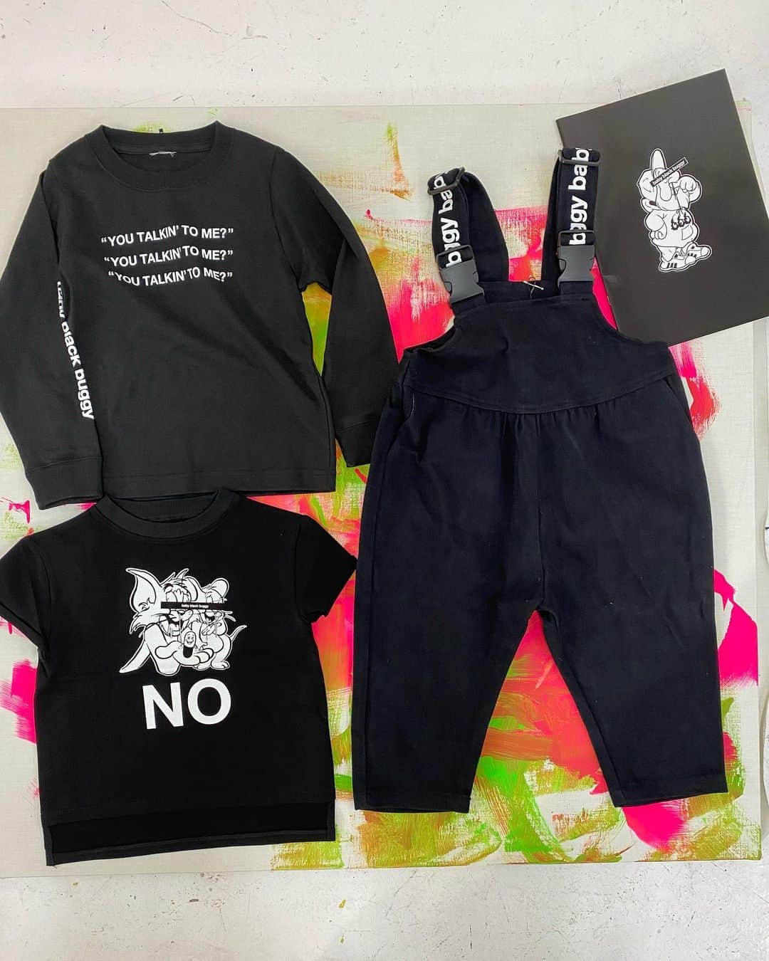 Saki さんのインスタグラム写真 - (Saki Instagram)「2021年も @babyblackbuggy  福袋販売致します🧧🧧🧧  数量限定で、早いもの勝ちです‼️  1月1日朝10:00〜発売予定⏰  Baby👶🏻60〜70サイズ Girl👧🏽60〜70サイズ　　 Girl👧🏻80〜90サイズ BOY👦🏼100〜110サイズ BOY👦🏾110〜120サイズ  こちらは全て１万円💴 で4〜5点ほど入ってます🧧  基本的にGirlの福袋以外の BabyやBOYはユニセックスなので女の子でも男の子でも着ていただけます✨✨✨  ---------------------------------  世界に1つのBUGGY ハンドペイント入り ライダースジャケット が入ったのHAPPYBAGは  S 約90〜100サイズ  M 約100〜110サイズ  ¥20000 🧧 で５点入ってます✨✨　　  初めてbbbデビューする方には かなりおススメのHAPPYBAGです🤍🖤🤍🖤  ※写真は例ですのでデザインが 異なる場合がございます。 ご注意下さい。  常連様はお持ちの商品とかぶる可能性があります…ご注意ください🙇🏼‍♀️🙇🏻」12月29日 19時47分 - saki1011
