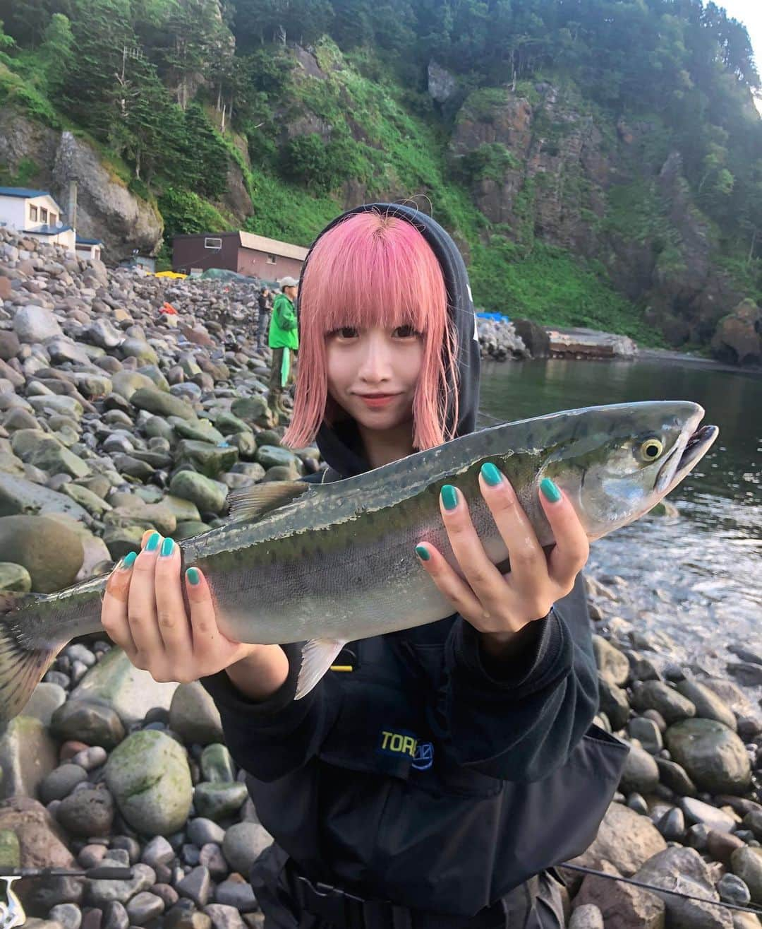 MAYUさんのインスタグラム写真 - (MAYUInstagram)「🐟 今年はいっぱい釣りした 夏の暑い日も冬の寒い日も 想像以上に過酷な日もあったけど 色んな人との出会いもあって より釣りが好きになりました 紫外線アレルギーもいつの間にか 治りつつあるし 自然と仲良くなれた年でした👶🏻 来年はもっといっぱい釣りするぞ」12月29日 19時56分 - chu_z_mayu