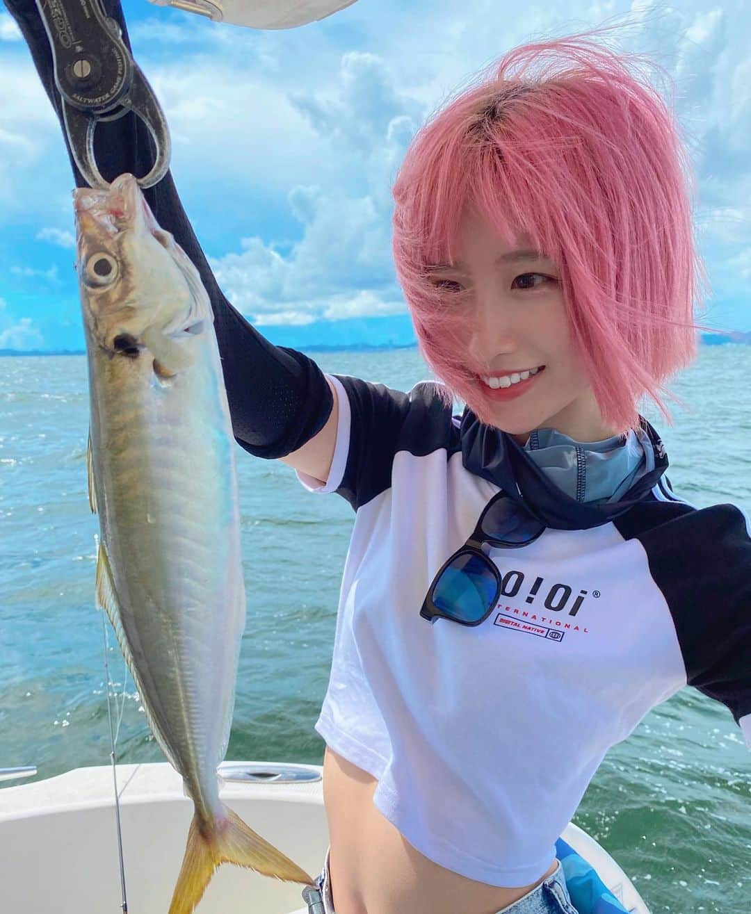 MAYUさんのインスタグラム写真 - (MAYUInstagram)「🐟 今年はいっぱい釣りした 夏の暑い日も冬の寒い日も 想像以上に過酷な日もあったけど 色んな人との出会いもあって より釣りが好きになりました 紫外線アレルギーもいつの間にか 治りつつあるし 自然と仲良くなれた年でした👶🏻 来年はもっといっぱい釣りするぞ」12月29日 19時56分 - chu_z_mayu