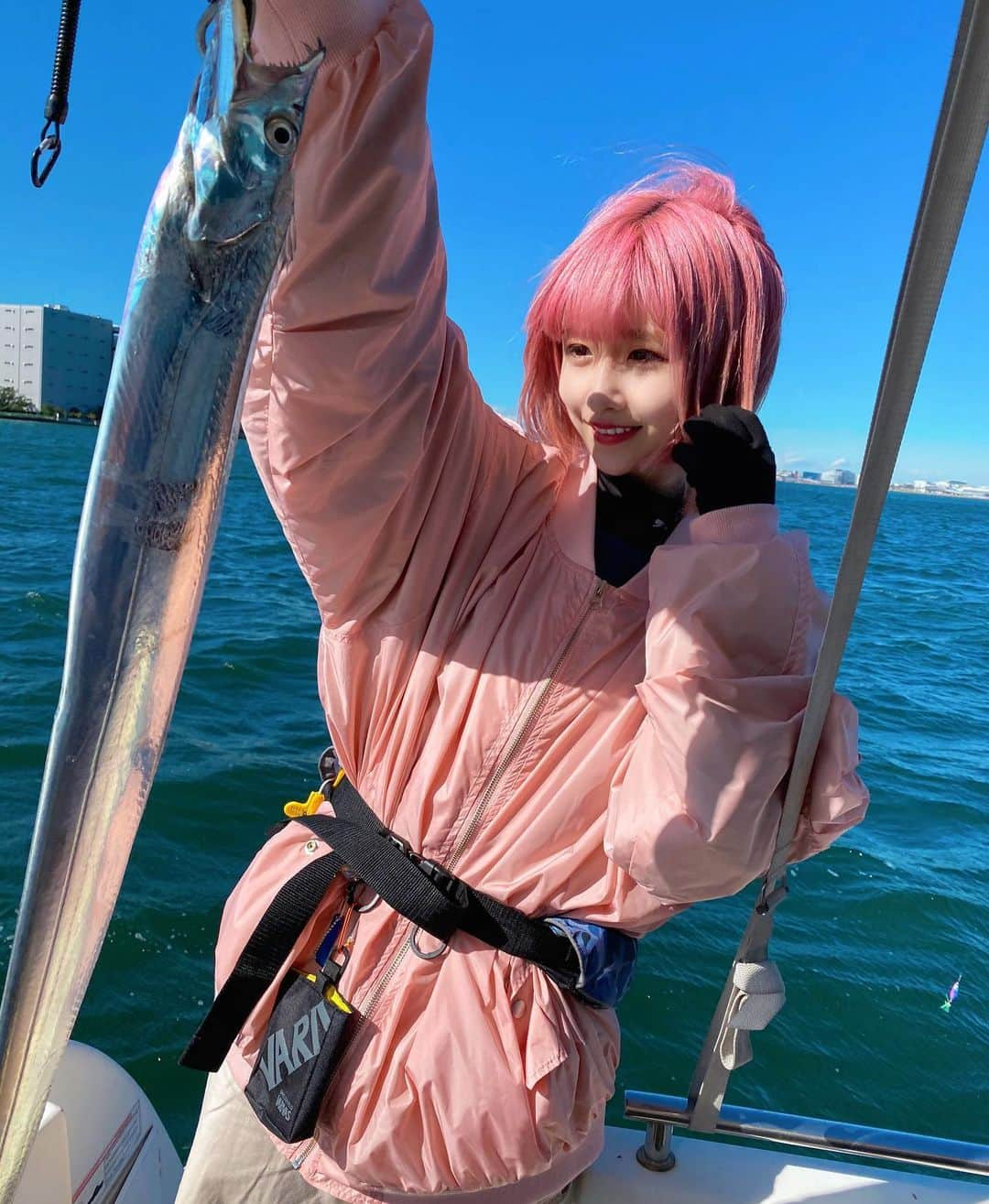 MAYUさんのインスタグラム写真 - (MAYUInstagram)「🐟 今年はいっぱい釣りした 夏の暑い日も冬の寒い日も 想像以上に過酷な日もあったけど 色んな人との出会いもあって より釣りが好きになりました 紫外線アレルギーもいつの間にか 治りつつあるし 自然と仲良くなれた年でした👶🏻 来年はもっといっぱい釣りするぞ」12月29日 19時56分 - chu_z_mayu