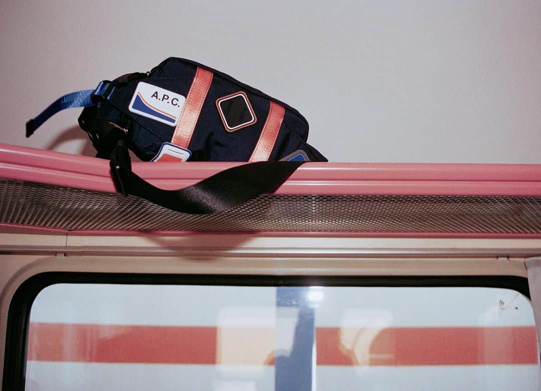 アーペーセーのインスタグラム：「A.P.C. ACCESSORIES F/W20 ⠀ ⠀ The Performance bum bag in dark navy blue.⠀ ⠀ Available in stores and at apc.fr ⠀ ⠀ For A.P.C. Accessories campaign, Lorena Lohr was given carte blanche. Lorena travels alone, and her photos are generally devoid of people. She travelled to the Camargue region (in France) with a selection of accessories and shot them as she wished. ⠀ ⠀ Creative direction : Suzanne Koller⠀ Photography : Lorena Lohr⠀ ⠀ #APC #APCaccessories #APCbag」