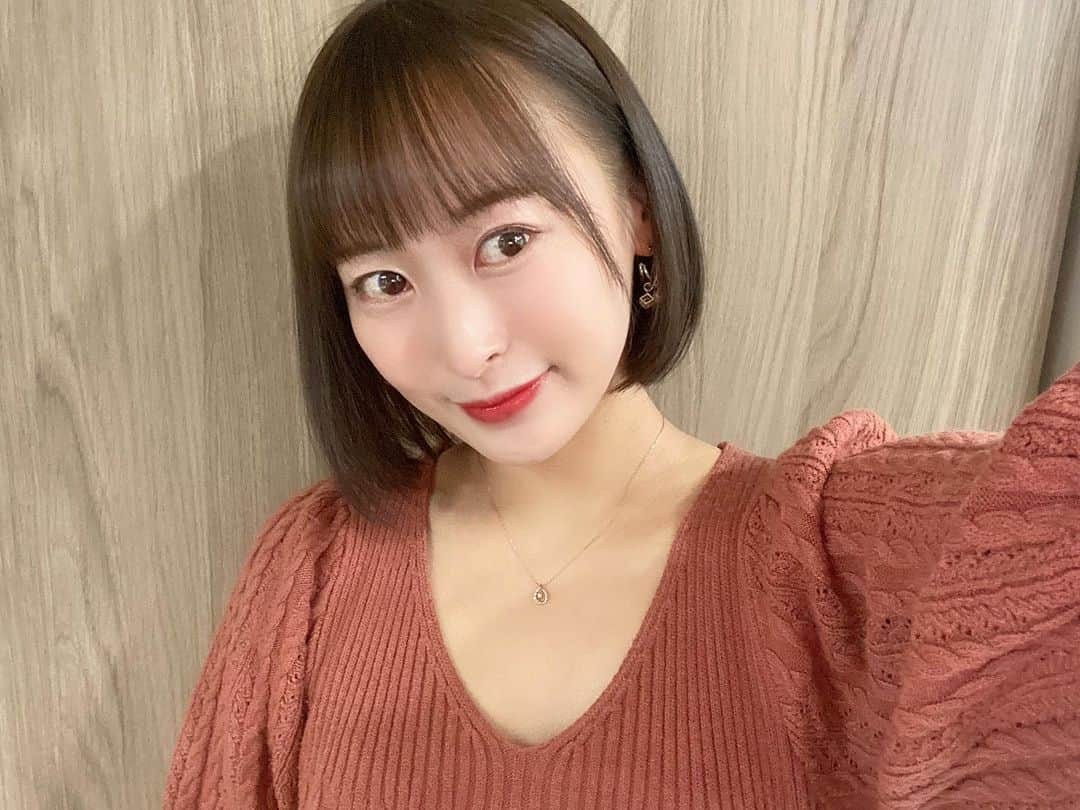 三浦亜莉沙さんのインスタグラム写真 - (三浦亜莉沙Instagram)「▷▷ 𝐡𝐚𝐢𝐫﻿ ﻿ 美容院納め💇🏻‍♀️💕﻿ ﻿ 伸びた分短くしてもらって﻿ カラーは暗めカラーの 明美さん（ @spica_akemi ）にお任せ☺️﻿ ﻿ 今年もたくさんお世話になりました🥺✨﻿ ﻿ ありがとうございました💗 ﻿ ﻿ #美容院 #原宿﻿ #ショートカット #ショートカット女子  #美容納め」12月29日 20時06分 - arisa_0720