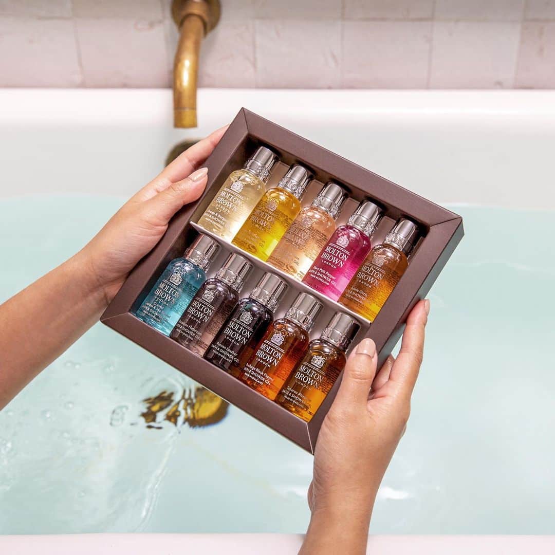 モルトンブラウンのインスタグラム：「Our bestselling Stocking Filler Gift Set is now in the Winter Sale. 10 bathing treats for you to discover.」