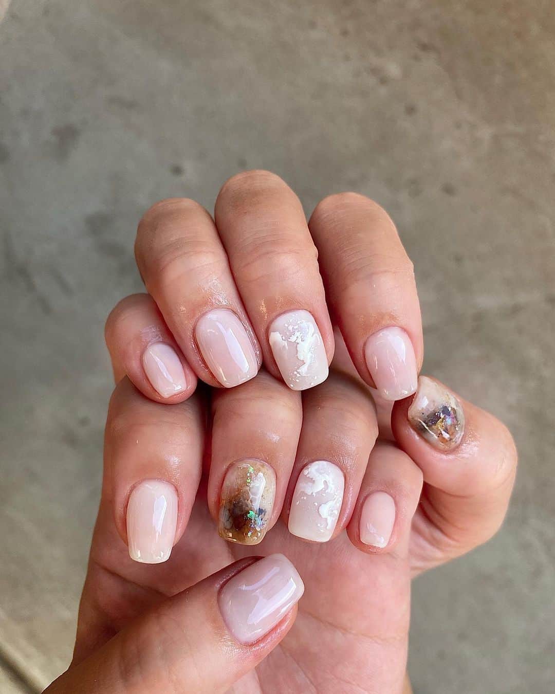 RUBYのインスタグラム：「Baby white nail ♡ Nail by @moe_colorsnail  Moeちゃんのアートって☝🏼 デザインから色選びまで全部が本当に細かくて見てるだけで楽しい😌✨ いつも最強すぎる可愛いネイルをありがとう♡  #Nail #ネイル #ネイルアート #ネイリスト #nailart #nailist」