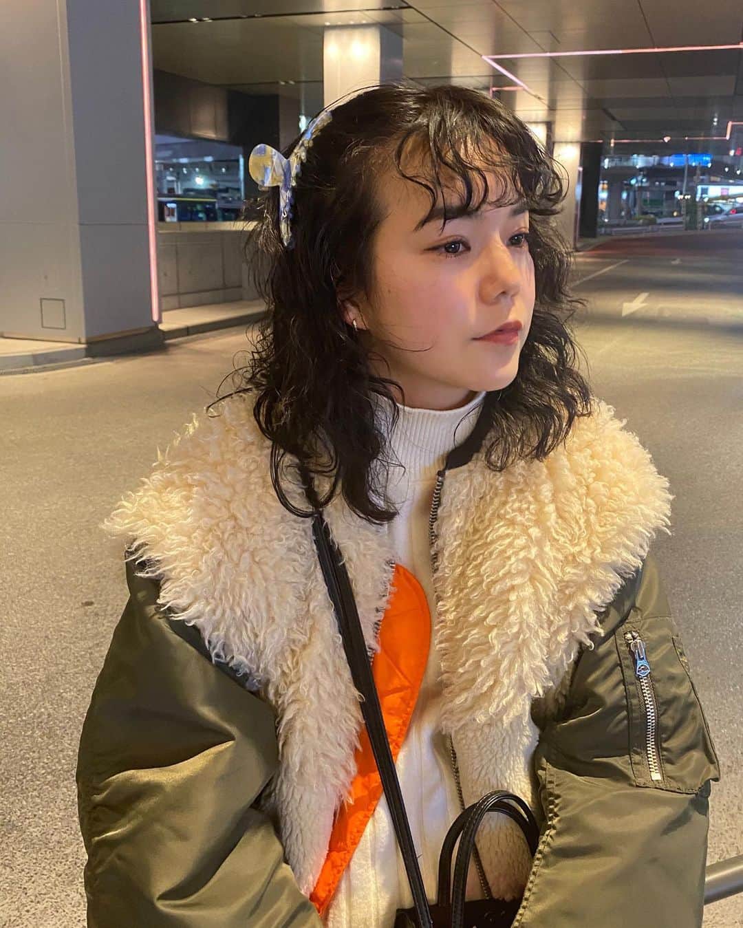 長澤メイのインスタグラム：「追加でクリップとピンを 購入しちゃった🙋‍♀️💕  パーマしてると ぴってつけたらいい感じになるから 楽ちんでかわいい💝 @potete_potete  #mei_outfit」