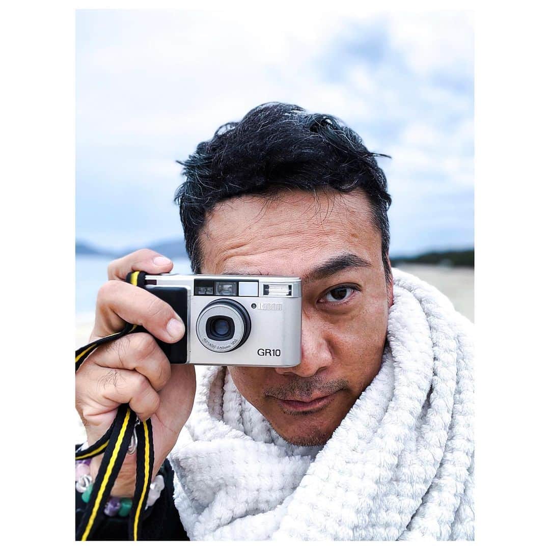 元木行哉さんのインスタグラム写真 - (元木行哉Instagram)「RICOH GR-10 久しぶりにフィルムカメラで撮ってみたくなりました👍﻿ ﻿ 今年もあと二日とちょっと。寒くもなりそうですね。皆さん、暖かくして、﻿ Keep safe, Stay hopeful！﻿ ﻿ #camera #ricohgr10 #photography #カメラ #趣味」12月29日 20時14分 - ikuya_motoki