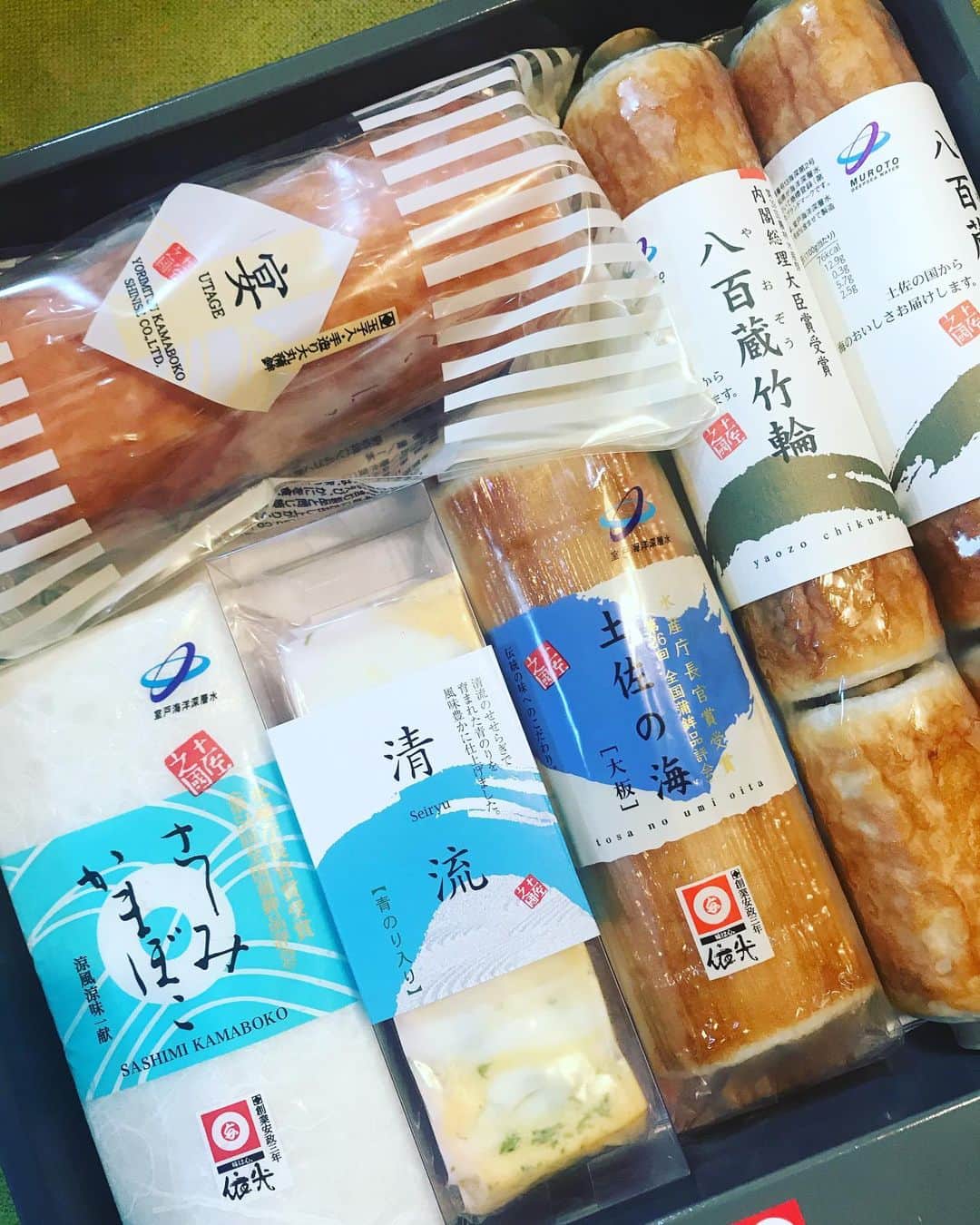 氏家恵のインスタグラム：「高知のおばぁちゃんから蒲鉾が届いたで！ #高知 #蒲鉾 ＃依光」