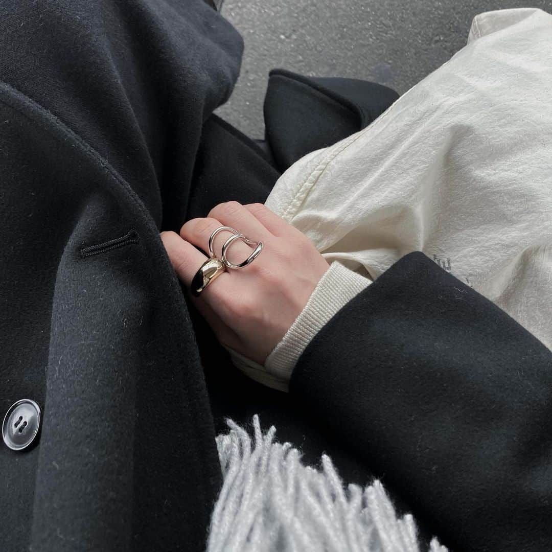 のインスタグラム：「. 手首が隠れる冬は、指まわりでおしゃれを楽しみたい💍  #rustal #wirrow #ラスタル」