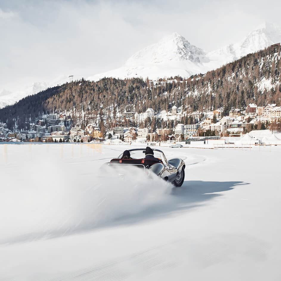 Jaguarさんのインスタグラム写真 - (JaguarInstagram)「Ice icons at the International Concours of Elegance, #StMoritz.   #JaguarClassic #XKSS #Etype #Dtype #Ctype #ClassicCars #Heritage #Vintage #CarsofInstagram #InstaCar #Snow #Drifting #Switzerland #SeasonsGrettings」12月29日 20時29分 - jaguar