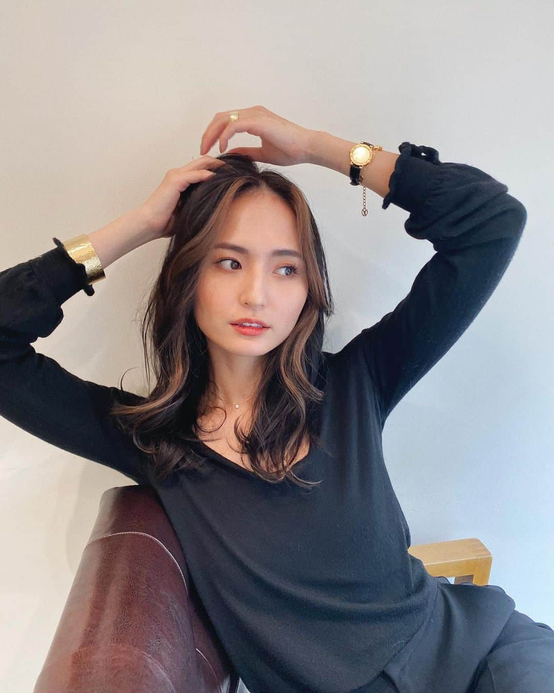 山賀琴子さんのインスタグラム写真 - (山賀琴子Instagram)「new hair✴︎  どうかな？😆  気分転換、ハイトーン♪ イメチェン成功？ありがとう🙏🏻 @shun_0824」12月29日 20時31分 - kotokoyamaga