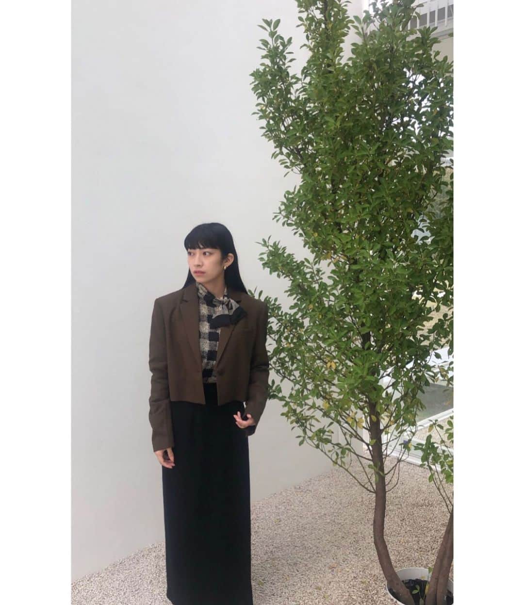 岡森黎のインスタグラム：「…﻿ .﻿ 今年も後もう少しで終わろうとしてますが、﻿ 去年まで感じていた時の速さとは違った速さで﻿ 今年は風のように時が過ぎて行きました🌬﻿ ﻿ どんな方も、どんな業界の方も﻿ 激動の1年だったと思いますが、﻿ ﻿ 私は幾度も行き詰まり、立ち止まりながらも﻿ その度に、何度も初心に返りました。　﻿ ﻿ 今年は自分の興味のある分野を深く勉強し、﻿ 学ぶというのがこんなに楽しいと気づけた1年でした。﻿ ﻿ そして新たな夢を見つけた2020年🌤﻿ 来年は楽しみます！  #2020」