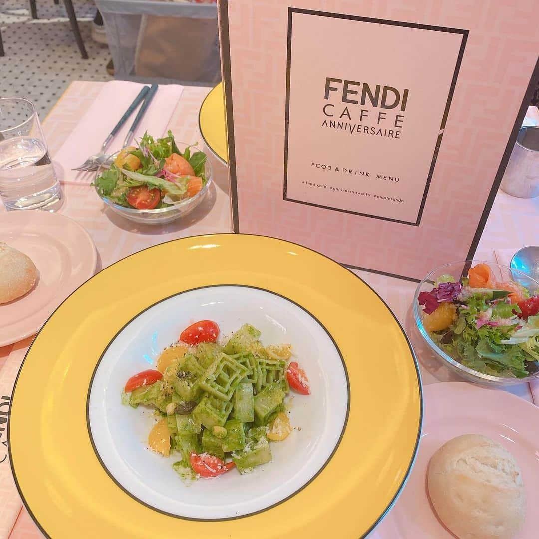 森沢かなさんのインスタグラム写真 - (森沢かなInstagram)「やっと行けたFENDI Cafe💛 私の好きな黄色とピンクがいっぱいでとても可愛かった🥰  店内がカラフルだから黒コーデにしたんだけど @miyours.jp のキャスケットかぶって行って正解でした♡ かわいすぎるー😍  #fendicafe #フェンディカフェ  #miyours」12月29日 20時36分 - morisawa_kana