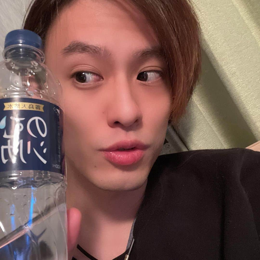 戸谷公人のインスタグラム：「オススメ〜 のむシリカ✨✨✨ 水って大事だね😌  #のむシリカ #水分補給 #健康」