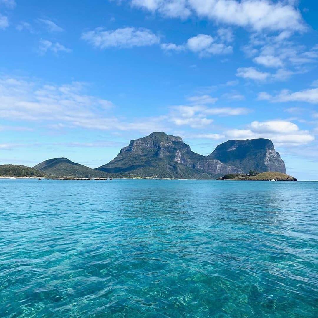 Australiaさんのインスタグラム写真 - (AustraliaInstagram)「⭐ Top performing posts of 2020 - #4 ⭐ When @chrishemsworth described @visitlordhoweisland as ‘paradise’ he certainly hit the nail on the head! 😍 He captured these shots on a family getaway to stunning #LordHoweIsland, accompanied by @elsapatakyconfidential, @liamhemsworth, @hemsworthluke and @taikawaititi, and by all accounts, they had an incredible time soaking up this special part of @visitnsw, known as one of the most sustainable destinations in the world. For the full #Hemsworth experience, we recommend arriving in style with @avminaircharter, staying at the luxurious @islandhouse.lhi, exploring with @visitlordhowe and fishing with @sealordhowe … not to mention surfing, beach picnics, hiking and snorkelling! Sounds like heaven, right? #seeaustralia #visitnsw #holidayherethisyear」12月29日 20時44分 - australia