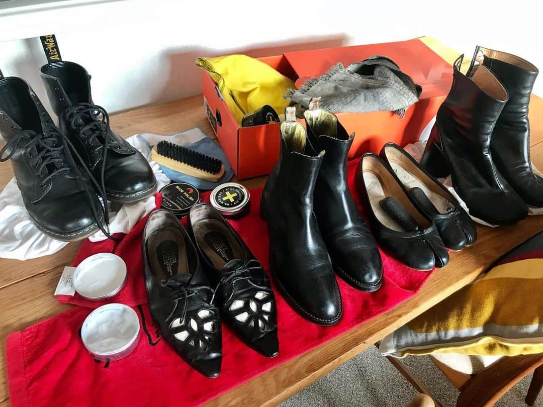 シトウレイさんのインスタグラム写真 - (シトウレイInstagram)「My shoes maintenance is complete. I'm probably the happiest when I'm polishing my shoes...  メンテナンス完了。 私、靴磨きしてる時が一番幸せかも…。  #maisonmargiela  #michelvivienparis #drmartens #shoecare #shoecarelovers  #趣味は靴磨き　#我ながら趣味がシブい」12月29日 20時59分 - reishito