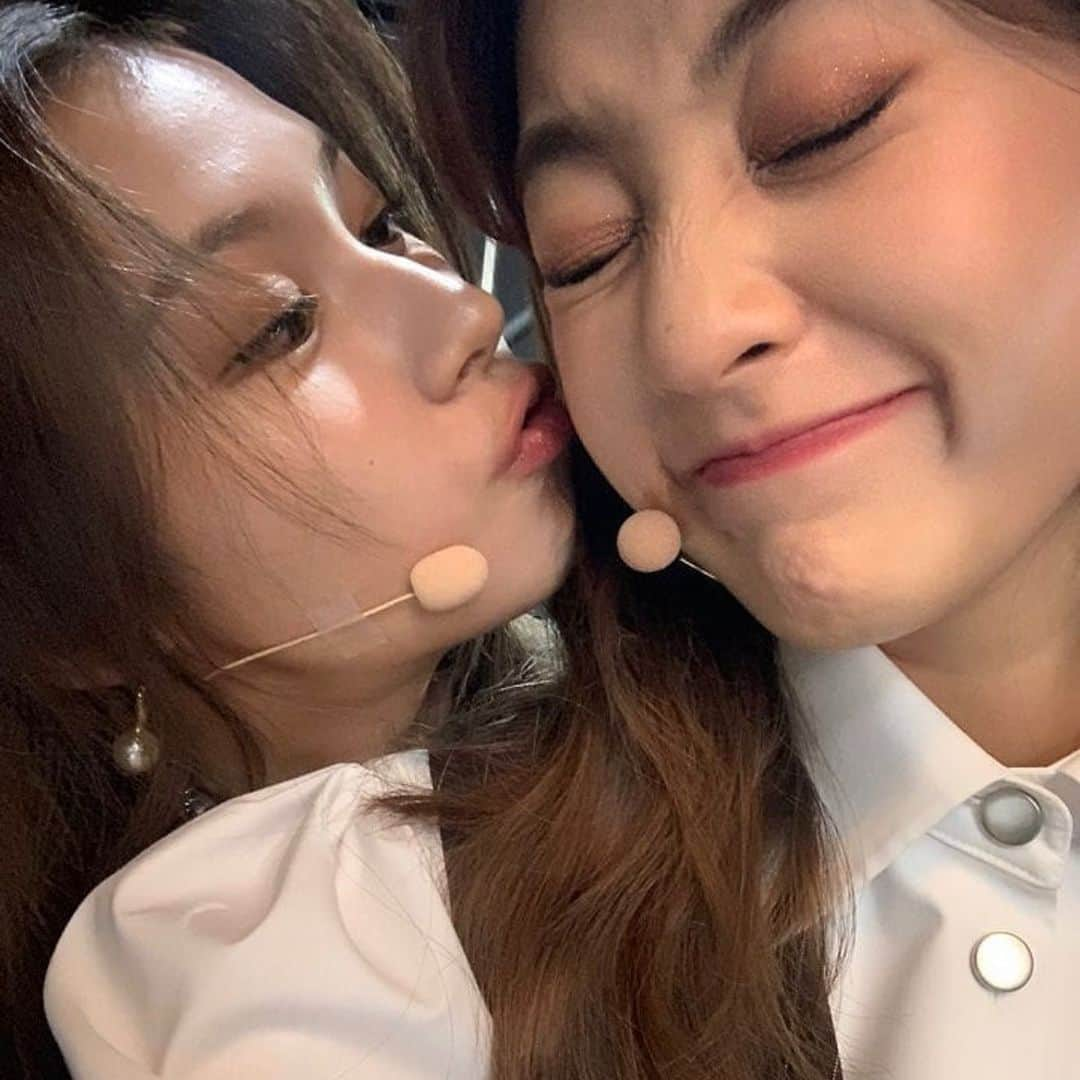 ジヒョさんのインスタグラム写真 - (ジヒョInstagram)「♡ WORLD STOP..... "my forever partner"☹️☹️ i think we should all talk about SANA or SAHYO today☺️ i don‘t wanna see anyone else on the tl ⠀ — #HappySanaDay」12月29日 20時58分 - jypjihyo