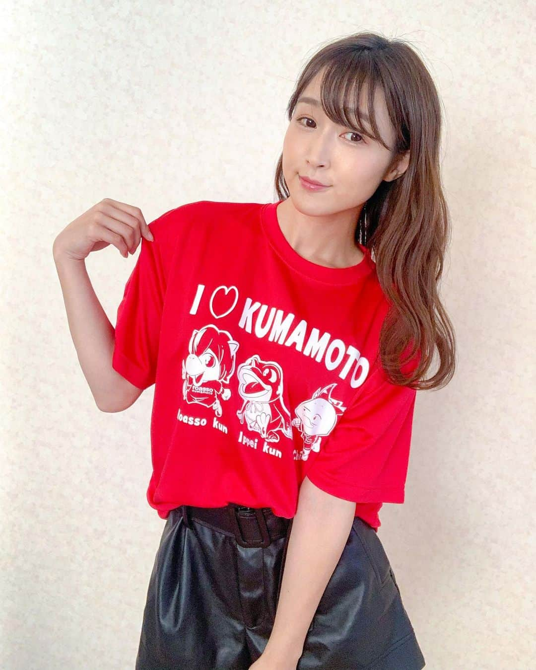 岩本恵美加さんのインスタグラム写真 - (岩本恵美加Instagram)「◌𓈒𖡼﻿ これが最後です🙋‍♀️ ㅤㅤ ユニではないけれど。サッカーついでに！ #ユニコレ 8 ㅤㅤ 2020 一平くんが作ったTシャツも買いました🐸 千田先生のイラストが可愛い(灬ºωº灬) ㅤㅤ 大きいサイズを買って トレーニングウエアにしてます🏋️‍♀️⭐︎ ㅤㅤ ┈┈┈┈┈┈┈┈┈┈┈┈┈┈┈┈┈┈┈┈┈ #soccer #jleague #kumamoto #ehime #サッカー #jリーグ #ロアッソ熊本 #愛媛FC #ロアッソくん #一平くん #tシャツ #ユニフォーム #ユニフォーム女子 #岩本恵美加」12月29日 21時06分 - emk_iwmt