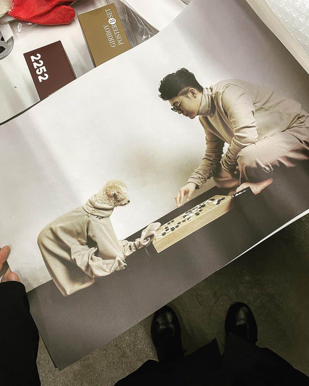 Giriboyのインスタグラム：「엠디 포스터 실물느낌」