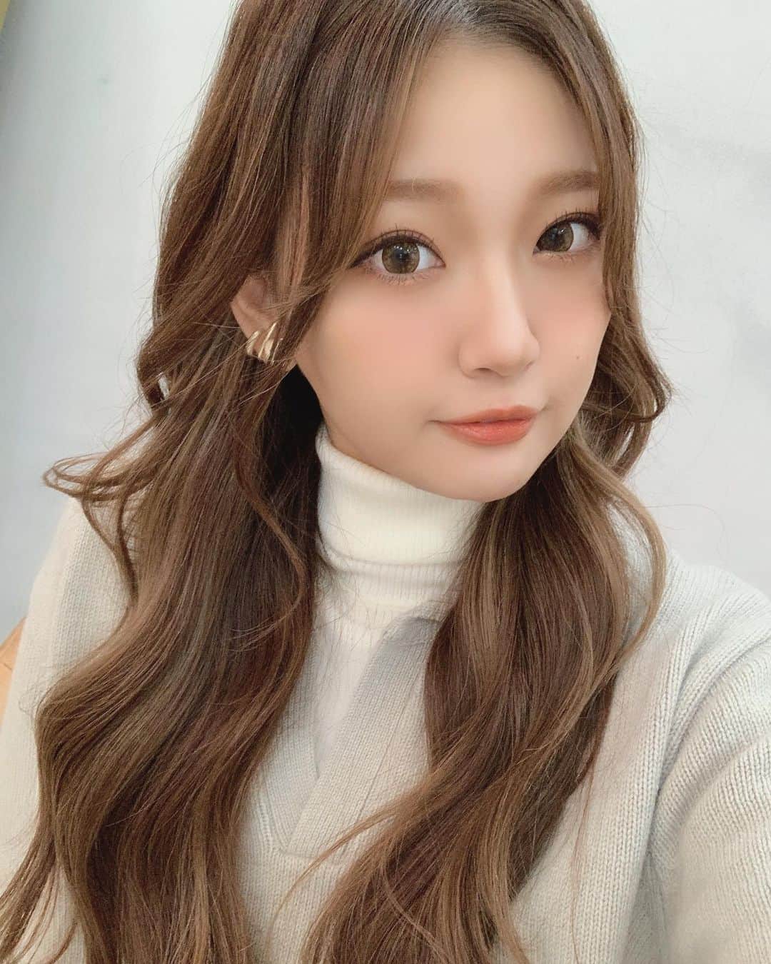 いっちゃん/嶋津 いつみのインスタグラム：「. . 今日は友達ん家で女子会したんやけど 誕生日プレゼントに たくさん推しグッズもらって HAPPYです🐯💚 . . . . そして…明日は推しの誕生日なので ストーリーがちょっと鬱陶しい感じになると思うけど 暖かい目で見守ってね←😂❤️ww . . . . .  #関西  #関西サロモ  #サロンモデル #サロモ #いっちゃん  #フリーモデル #関西モデル  #あざといっちゃん #かわいっちゃん #いっちゃんコーデ  #ブライダルモデル #アレンジモデル #ヘアカラー  #ヘアアレンジ #くしゃ顔  #ヨシンモリ ##関西  #関西サロモ  #サロンモデル #サロモ #いっちゃん  #フリーモデル  #치맥  #좋아요환영 #소통환영 #팔로우환영 #팔로미 #인친환영 #친구해요 #셀카 #셀피」