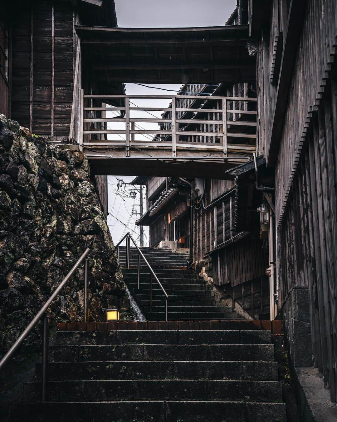 R̸K̸さんのインスタグラム写真 - (R̸K̸Instagram)「Time slip to the end of the Edo period. #hellofrom Mie Japan  ・ ・ ・ ・ #beautifuldestinations #earthfocus #earthoffcial #earthpix #thegreatplanet #discoverearth #roamtheplanet #ourplanetdaily #lifeofadventure #nature #livingonearth #theweekoninstagram  #theglobewanderer #visualambassadors #stayandwander #welivetoexplore #IamATraveler #TLPics #depthobsessed #visit #voyaged #sonyalpha #bealpha #moodygrams #artofvisuals #travellingthroughtheworld #streets_vision #cnntravel #complexphotos @sonyalpha @hypebeast @highsnobiety @lightroom @soul.planet @earthfever @9gag @500px @paradise」12月29日 21時01分 - rkrkrk