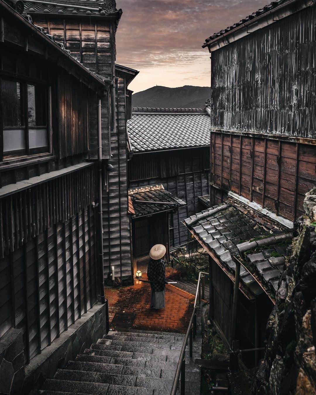 R̸K̸のインスタグラム：「Time slip to the end of the Edo period. #hellofrom Mie Japan  ・ ・ ・ ・ #beautifuldestinations #earthfocus #earthoffcial #earthpix #thegreatplanet #discoverearth #roamtheplanet #ourplanetdaily #lifeofadventure #nature #livingonearth #theweekoninstagram  #theglobewanderer #visualambassadors #stayandwander #welivetoexplore #IamATraveler #TLPics #depthobsessed #visit #voyaged #sonyalpha #bealpha #moodygrams #artofvisuals #travellingthroughtheworld #streets_vision #cnntravel #complexphotos @sonyalpha @hypebeast @highsnobiety @lightroom @soul.planet @earthfever @9gag @500px @paradise」