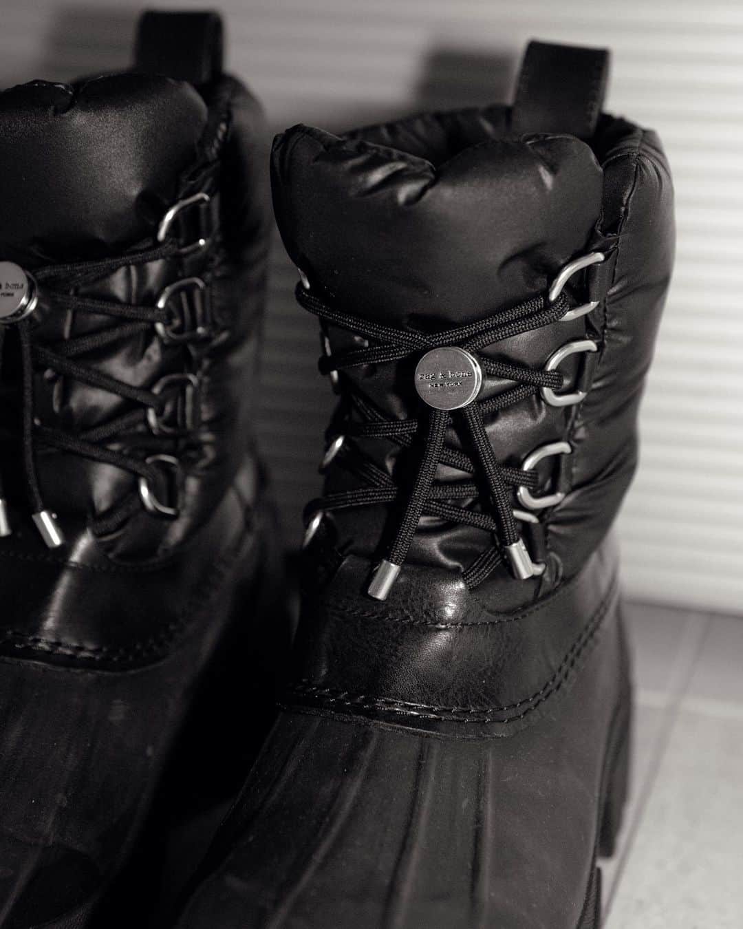 MARISさんのインスタグラム写真 - (MARISInstagram)「Thank you @revolve for my Fav boots 2020🤍 Omg I’m ready for ❄️ #revolveme @ragandbone #revolve #リボルブクロージング  #fashion #boots #winter #snow #ファッション #ブーツ」12月29日 21時16分 - marristea