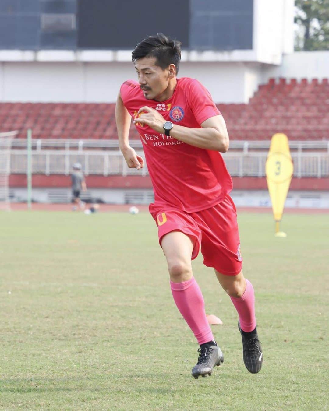 松井大輔のインスタグラム：「初練習　in Vietnam  #saigon  #training #hochiminhcity  #enjoy #football」