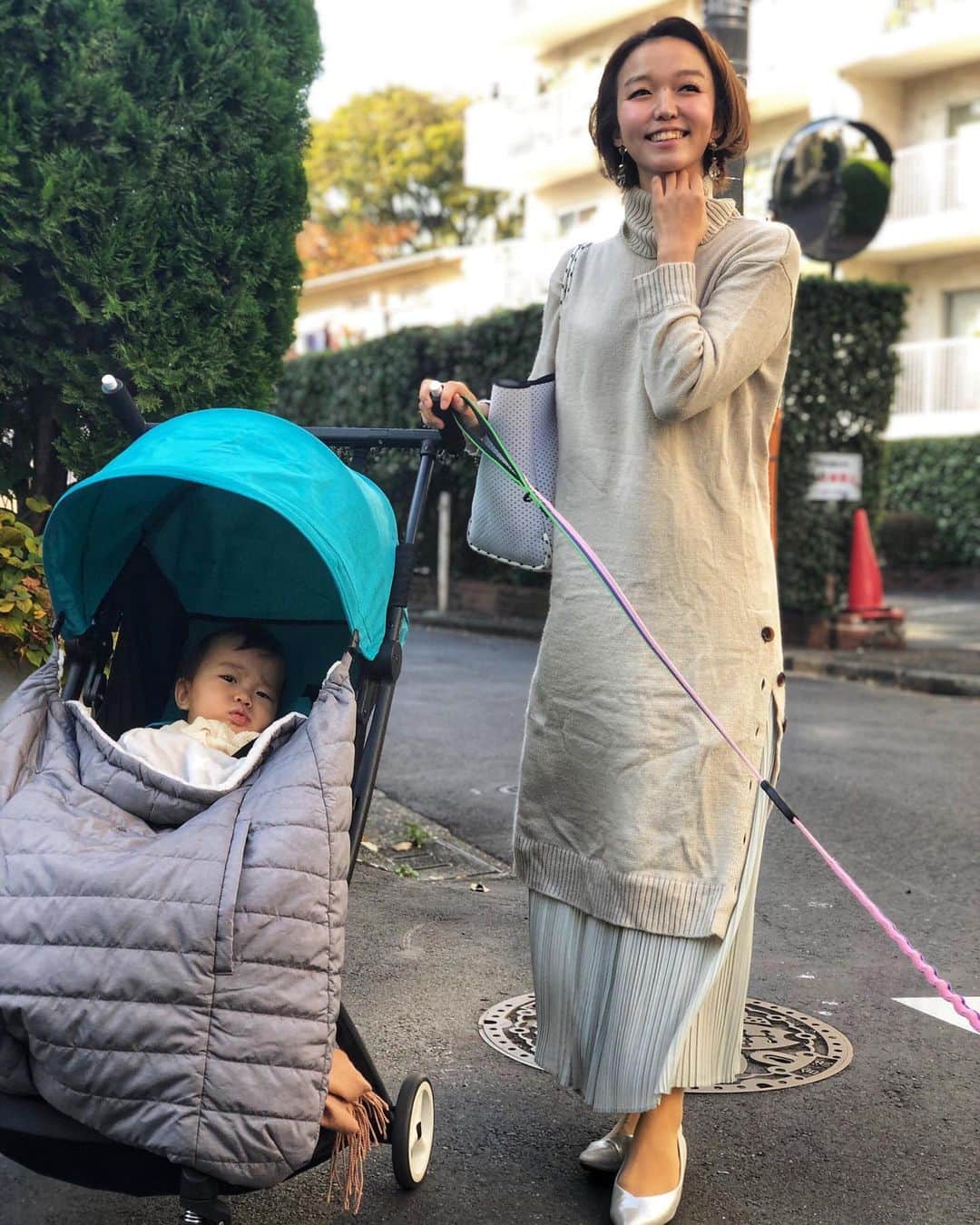 関口未来さんのインスタグラム写真 - (関口未来Instagram)「148cmママコーデ  だいぶ前ですが…大好きな　@cohina.official のワンピに　@uniqlo のスカートパンツをあわせて、お気に入りのセカンドベビーカー　@cybex_japan リベルでお散歩❤️  #ママコーデ #男の子ママ  #新米ママ #新米ママと繋がりたい  #おしゃれさんと繋がりたい  #おちびコーデ  #148cmコーデ  #低身長コーデ #低身長の人と繋がりたい  #新米ママ #新米ママと繋がりたい  #産後9ヶ月  #読モ #今日のコーデ #ootd #コーディネート #読者モデル #おちびコーデ  #おちびの輪 #フォロワー募集中　 #cybex #サイベックス #サイベックスリベル #cohina #コヒナ #uniqlo  #ユニクロ #ユニ女 #コヒナコーデ」12月29日 21時13分 - miki.sekiguchi_x