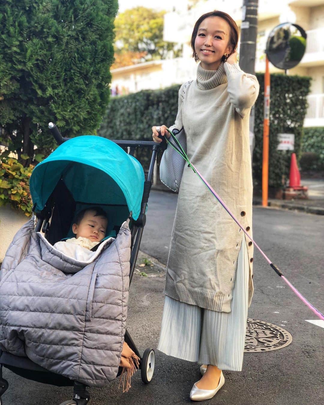 関口未来さんのインスタグラム写真 - (関口未来Instagram)「148cmママコーデ  だいぶ前ですが…大好きな　@cohina.official のワンピに　@uniqlo のスカートパンツをあわせて、お気に入りのセカンドベビーカー　@cybex_japan リベルでお散歩❤️  #ママコーデ #男の子ママ  #新米ママ #新米ママと繋がりたい  #おしゃれさんと繋がりたい  #おちびコーデ  #148cmコーデ  #低身長コーデ #低身長の人と繋がりたい  #新米ママ #新米ママと繋がりたい  #産後9ヶ月  #読モ #今日のコーデ #ootd #コーディネート #読者モデル #おちびコーデ  #おちびの輪 #フォロワー募集中　 #cybex #サイベックス #サイベックスリベル #cohina #コヒナ #uniqlo  #ユニクロ #ユニ女 #コヒナコーデ」12月29日 21時13分 - miki.sekiguchi_x
