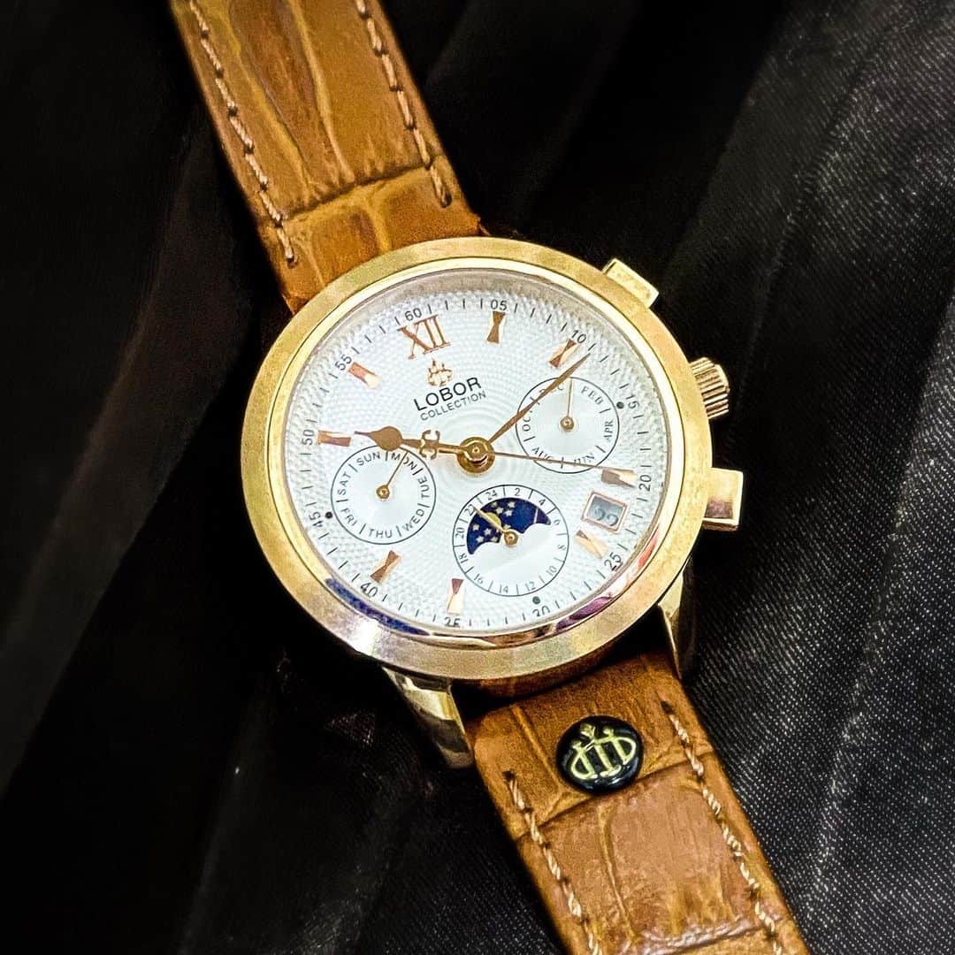 Sagiri Kitayamaさんのインスタグラム写真 - (Sagiri KitayamaInstagram)「どの腕時計もゴージャスで素敵な @loborjapan ⌚✨ 写真は、人気No.1｢ CELLINE COLLECTION ｣の新色BROWN (35mm)です💖インデックス・針も全てローズゴールドで、手元を華やかに魅せてくれます🥰  クーポン :【rererlo668】⇒ご使用で10%offになります。(クーポン使用期限は2021年12月16日)  #lobor #ロバー #腕時計 #時計 #手元倶楽部 #ファッションウォッチ #ギフト #ノルウェージャンフォレストキャット #norwegianforestcat #cat #cats #catinstagram #猫 #ねこ」12月29日 21時14分 - rererurerurela