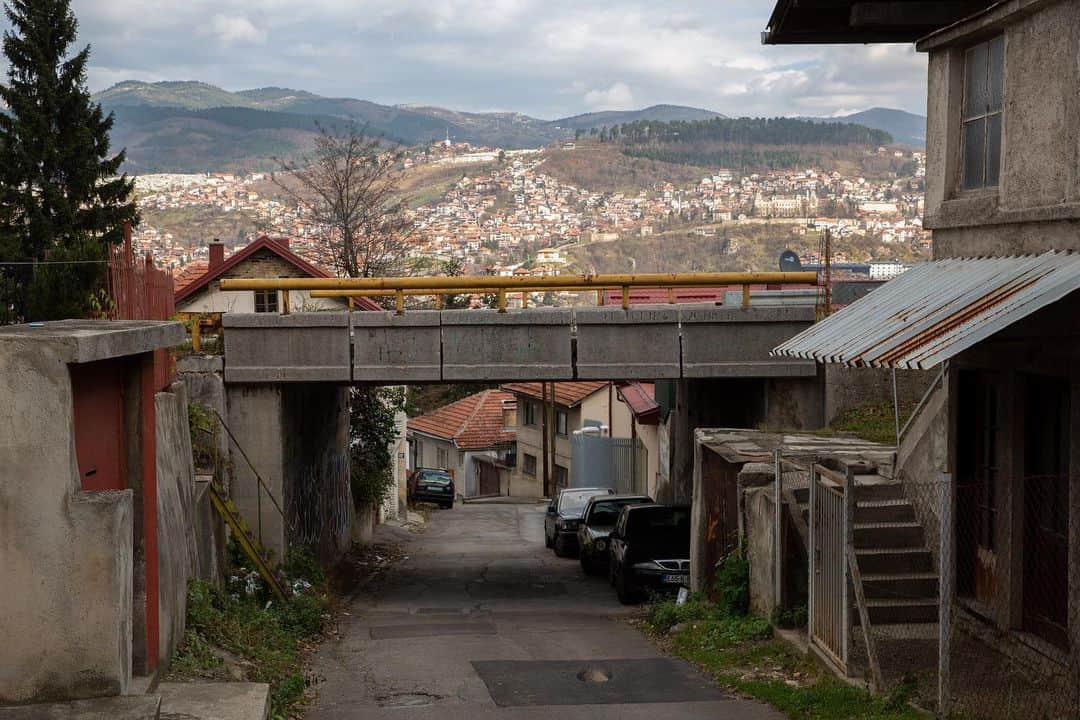 Shinsuke Inoueのインスタグラム：「Reviewing photos taken by Canon EOS 5D Mark III. Dark, mid, highlight. Again, that was a nice camera. #Sarajevo  #Bosnia  2016」