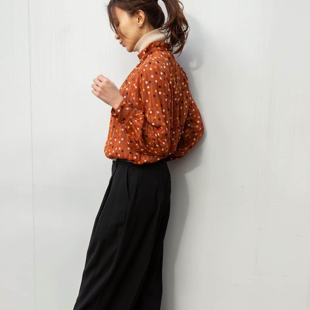 NARACAMICIE Japanさんのインスタグラム写真 - (NARACAMICIE JapanInstagram)「.﻿ Recommended Styling﻿ ﻿ シャドーストライプカラードットプリント長袖プルオーバーブラウス﻿ 品番10-02-01-052﻿ ﻿ 生地の透け感は上品で軽やかな印象と華やかさがあり、年末のお出かけにもオススメです。﻿ ﻿ ▶️WINTER SALE MAX50%OFF START!﻿ プロフィールURLからチェックしていただけます✨﻿ ﻿ #naracamicie #fashion #2020aw #2020秋冬 #秋冬 #ブラウスコーデ #ブラウス #カジュアル #カジュアルコーデ #ナラコーデ #大人コーデ #大人コーディネート #大人カジュアルコーデ #大人カジュアル #きちんと見え #きちんとコーデ #フェミニンコーデ #エレガント #エレガントコーデ #上品コーデ #上品カジュアル #上品 #きれいめカジュアル #きれいめコーデ #きれいめファッション #オンオフ #華やか #華やかコーデ」12月29日 21時25分 - naracamicie_jp