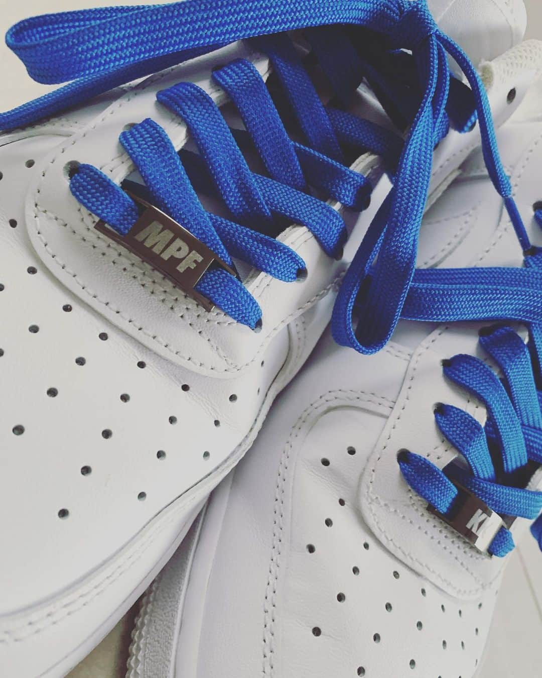 のインスタグラム：「by youしてみた。  #nike #nikebyyou #airforce1  #airforce1white #sneaker #sneakerhead #backon #kenji03 #teeda #hiyunk #compressor #trackmaker  #songwriter #mpfstudio」