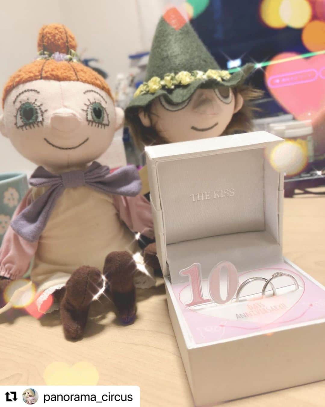 THE KISS_100日リングのインスタグラム：「@thekiss_100_ringsまたは #100日リング のタグを付けて投稿して下さった中で、素敵な写真を選ばせていただきました💍✨﻿ ﻿ ﻿ @panorama_circus  さま﻿ 1000日記念日おめでとうございます！ 記念すべき1000日記念も素敵なお写真を撮っていただき、とても嬉しく思います💕 素敵な投稿ありがとうございました！﻿ ﻿ #THEKISS #100日リング #ペアリング #pairring #ジュエリー #アクセサリー #指輪 #100日記念日 #記念日 #デート #サプライズ #プレゼント #カップル #カップルフォト #彼氏 #彼女 #thekissペアリング  #ペア #お祝い」