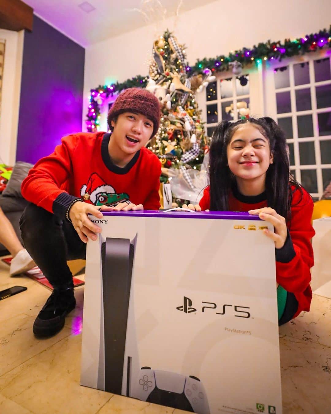 Ranz Kyleさんのインスタグラム写真 - (Ranz KyleInstagram)「Christmas day! 🎅🏻🎄Did we actually got the ps5 on christmas day? Haha watch the latest vlog now!」12月29日 21時35分 - ranzkyle