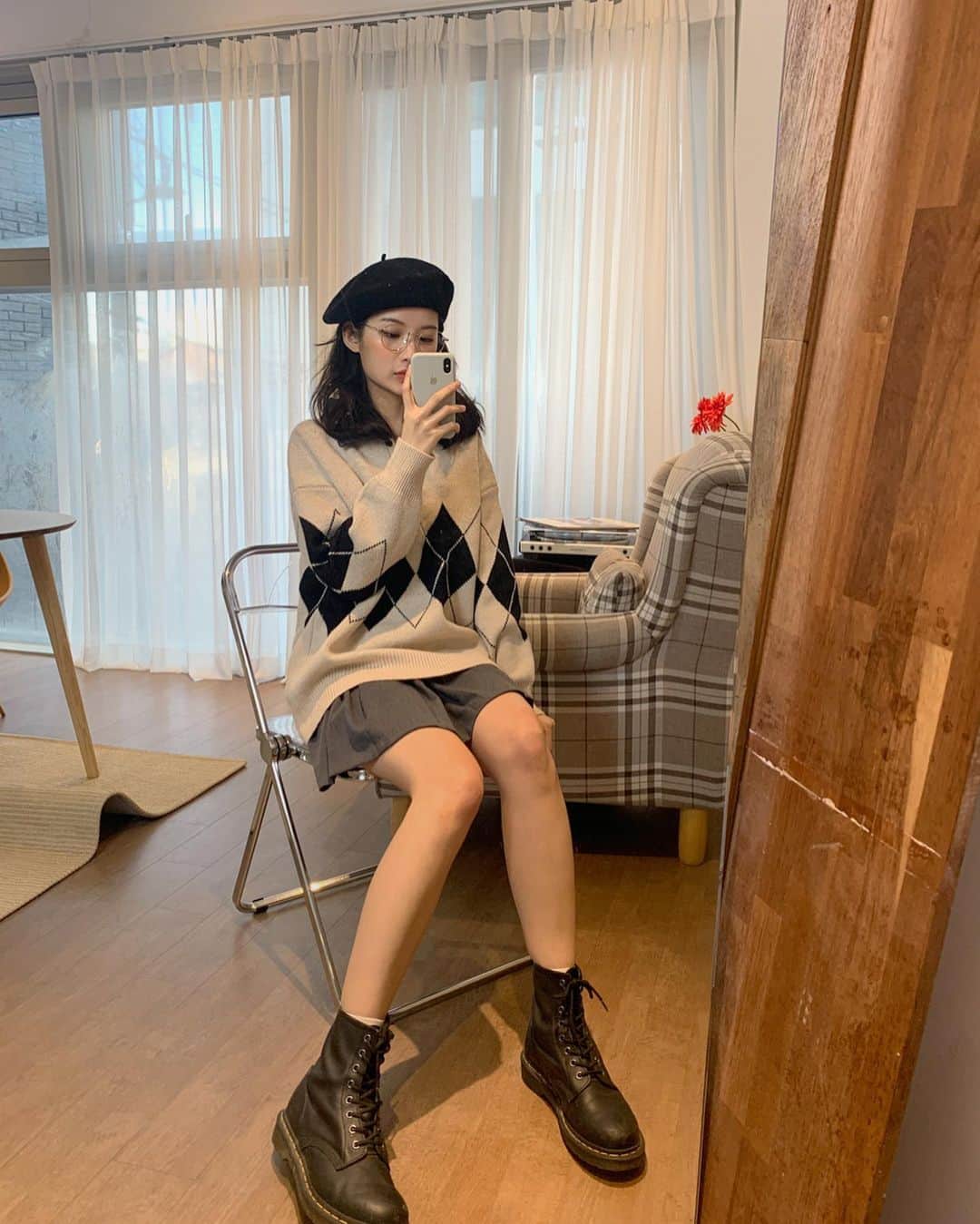 Chuuさんのインスタグラム写真 - (ChuuInstagram)「🎀츄X스타일멤버🎀  코디만렙 @jindamiin 다민님의 베스트 코디🤟🏽  겨울에 잘 어울리는 다이아몬드 패턴으로 뉴트로 무드 느낌 물-씬! 전체적으로 낙낙한 핏감으로 입으면 여리핏 장-착!! 데일리룩으로 여러 바텀과 잘 어울리는 패턴 니트 꼭 소장 해보세요💜  #chuu#츄#패턴니트#데일리룩#뉴트로패션#오오티디」12月29日 21時51分 - chuu_official