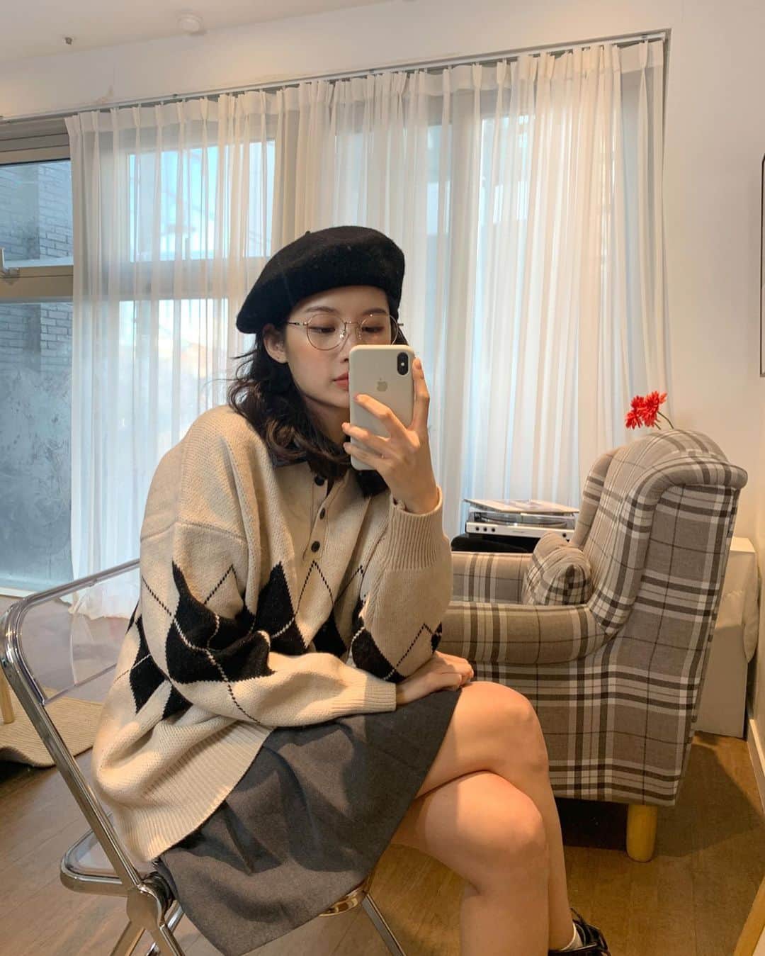 Chuuさんのインスタグラム写真 - (ChuuInstagram)「🎀츄X스타일멤버🎀  코디만렙 @jindamiin 다민님의 베스트 코디🤟🏽  겨울에 잘 어울리는 다이아몬드 패턴으로 뉴트로 무드 느낌 물-씬! 전체적으로 낙낙한 핏감으로 입으면 여리핏 장-착!! 데일리룩으로 여러 바텀과 잘 어울리는 패턴 니트 꼭 소장 해보세요💜  #chuu#츄#패턴니트#데일리룩#뉴트로패션#오오티디」12月29日 21時51分 - chuu_official