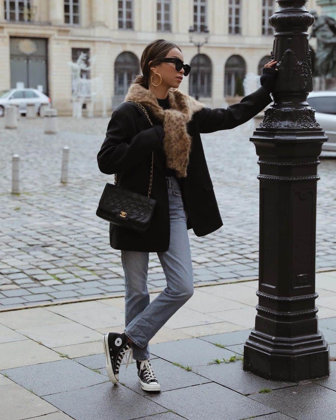 ジュリー・サリニャーナのインスタグラム：「Un Mardi à #Reims. 🖤」