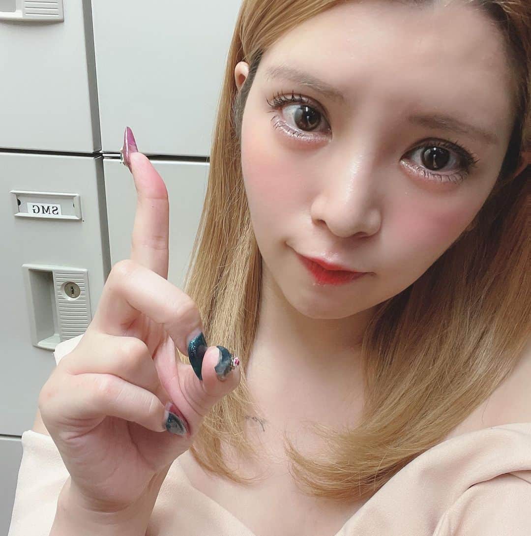 坂口杏里のインスタグラム：「坂口club  SLOW出勤しました💁‍♀️❤️ 今日こそ！お客様GETだぜ！ 気合い！気持ち！大事！  なによりSLOWが1番！  club  SLOW 新宿区歌舞伎町1-9-6 三経32ビル3F 0332008522」