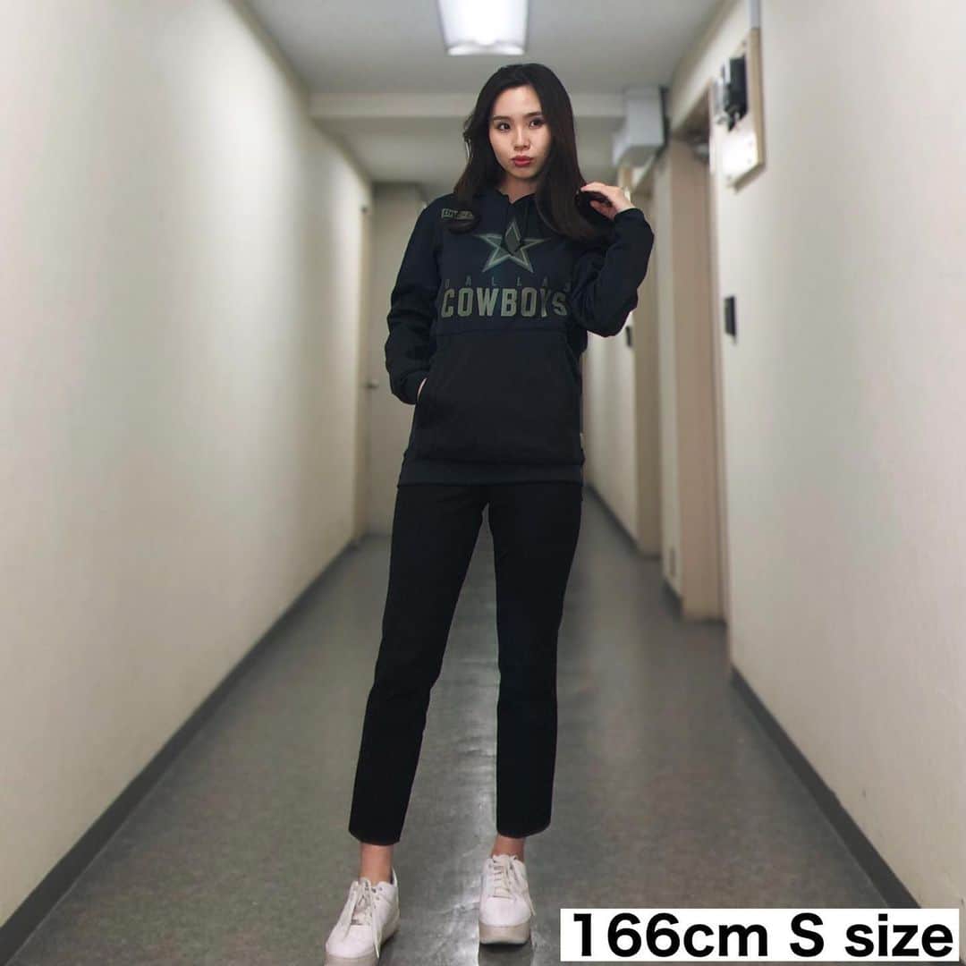 セレクションスタッフのインスタグラム：「.﻿ CAPが高評だったサルートシリーズのフーディーをご紹介🐸💚﻿ ﻿ ダラスは2020シーズンのものになります！！﻿ ﻿ どのシーズンもやっぱりかっこいいのがサルートシリーズ😆✨フーディー以外にも、ロンTeeもありますよ♪﻿ 詳細はセレクションWEBサイトで、『サルート』で検索すると見れます💕💕💕﻿ ﻿ ﻿ #nfl #アメフト部 #アメフトが好きだ #社会人アメフト #サルートトゥサービス #セレクション新宿 #セレクション大阪 #ストリートファッション #ラッパーファッション #ヒップホップ #ダラスカウボーイズ #dallascowboys #スティーラーズ #pittsburghsteelers」