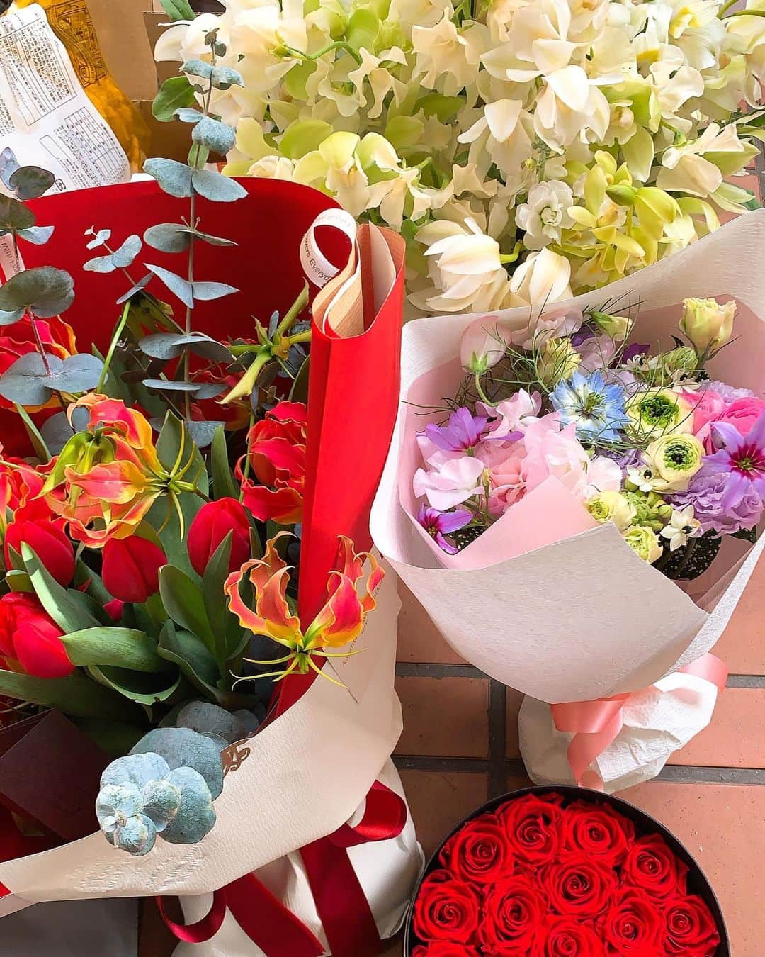 岸本加世子さんのインスタグラム写真 - (岸本加世子Instagram)「加世子還暦！敬愛する方にお誕生日を祝って頂きました。幸せです。お花もプレゼントも沢山ありがとうございました。」12月29日 21時48分 - kayokokishimoto