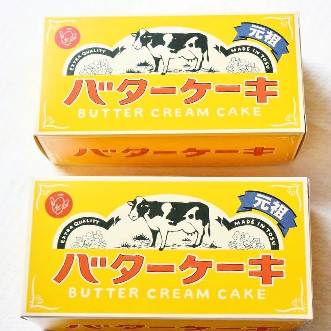 Hanako公式さんのインスタグラム写真 - (Hanako公式Instagram)「バターを食べる！？2020年のHanakoインスタ人気投稿を発表します🧈 ﻿ 【お取り寄せ編】第1位﻿ 〈Ange Coco〉のバタークリームケーキ﻿ ﻿ 佐賀県鳥栖市にあるパティスリー〈Ange Coco〉の「バタークリームケーキ」のパッケージは、まるでバターそのもの🥛中は3段のスポンジケーキに、北海道日高産のバターを使用したバタークリームと、甘酸っぱい柚マーマレードが。しばらく室温に置くと、バタークリームが柔らかくなってスポンジが更にしっとり。また、冷蔵庫（冷凍庫でも◎）から出したての状態で食べると、バタークリームのスーッととろけるような口どけを堪能できます。﻿ ﻿ #Hanako #Hanako_magazine #stayhome #ポジティブおこもり #テイクアウト #ランチタイム #おうちカフェ #お取り寄せ #お取り寄せおやつ #デリバリーグルメ #テイクアウトグルメ #おやつの時間#おうちごはん #カフェごはん #コーヒーのある暮らし #AngeCoco #バタークリームケーキ #バター好き #photoby_yuhazuki﻿」12月29日 21時57分 - hanako_magazine