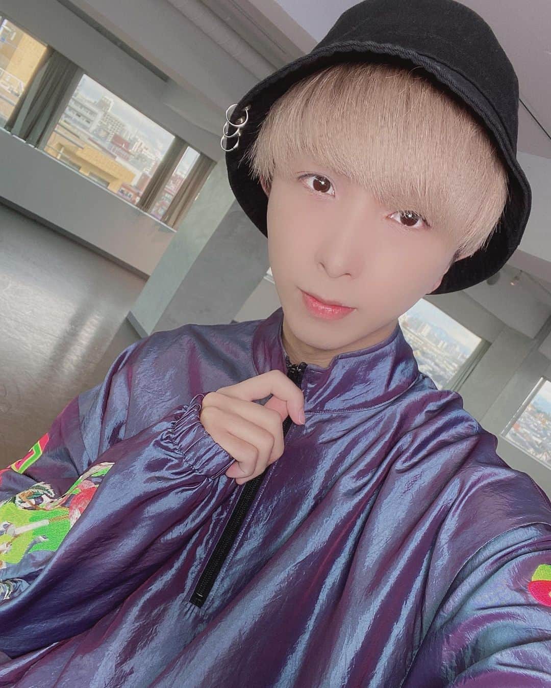 のインスタグラム：「明日2020年ラストライブ🎤 全力で楽しもうな！  #金髪 #金髪マッシュ #Dance #バケットハット #バケハ #韓国好きな人 #韓国好きな人と繋がりたい #韓国男子 #メンズアイドル #アイドル #idol #かっこいい #かわいい #fff #l4l #f4f #ootd #bts #jo1 #ulzzangboy #셀카 #얼스타그램 #팔로미 #얼짱」
